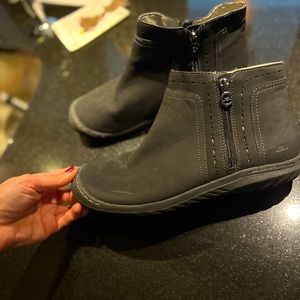 JBU waterproof booties
